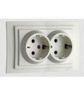 LARISSA Контакт двоен заземен  Бял